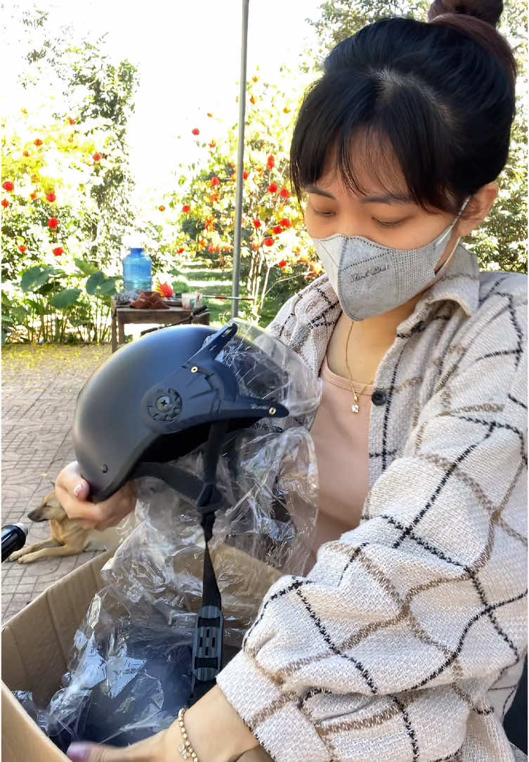 Nón bảo hiểm an toàn khi ra đường #nonbaohiem #nonbaohiemchinhhang #review #trinhmom95 @Trinh Móm  @Trinh Móm  @Trinh Móm 