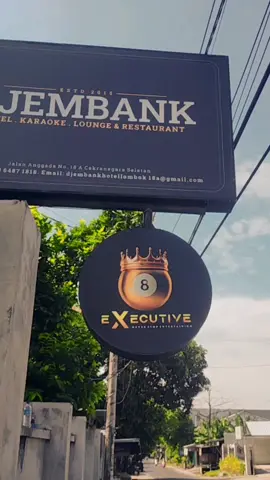 Jangan salah pilih hotel kakak 🥳 Hotel nyaman, dekat kota, dekat pusat belanja, privasi di jamin aman & terjaga pastinya hanya di Djembank Hotel & Karaoke 🙌🏻🥳 #mataram #djembankhotel #mataramtiktok #djembankkaraoke #cakranegara 