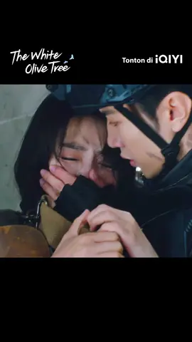 Li Zan is here to rescue Song Ran #iQIYI #TheWhiteOliveTree #ChenZheyuan #LiangJie #romance #fyp #ChineseDrama #dramabaru #sembangentertainment #iQIYIdramas