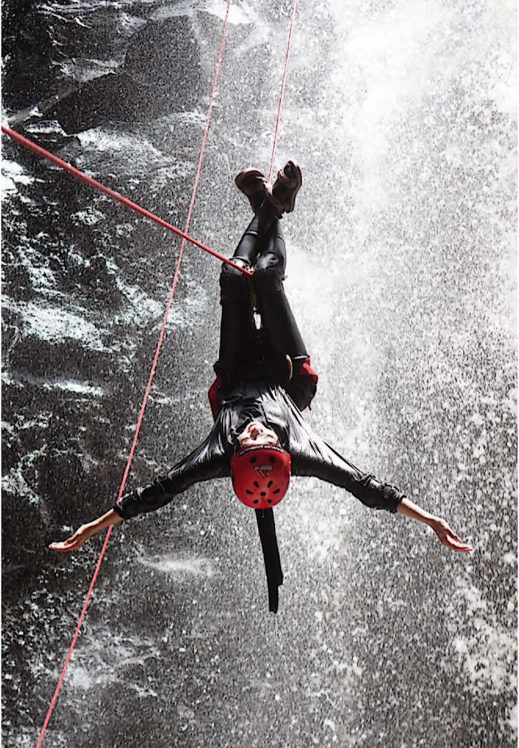 lengah dikit uji adrenaline haha #canyoneering #canyoning #canyoningmalang #fyp #trending #coban 