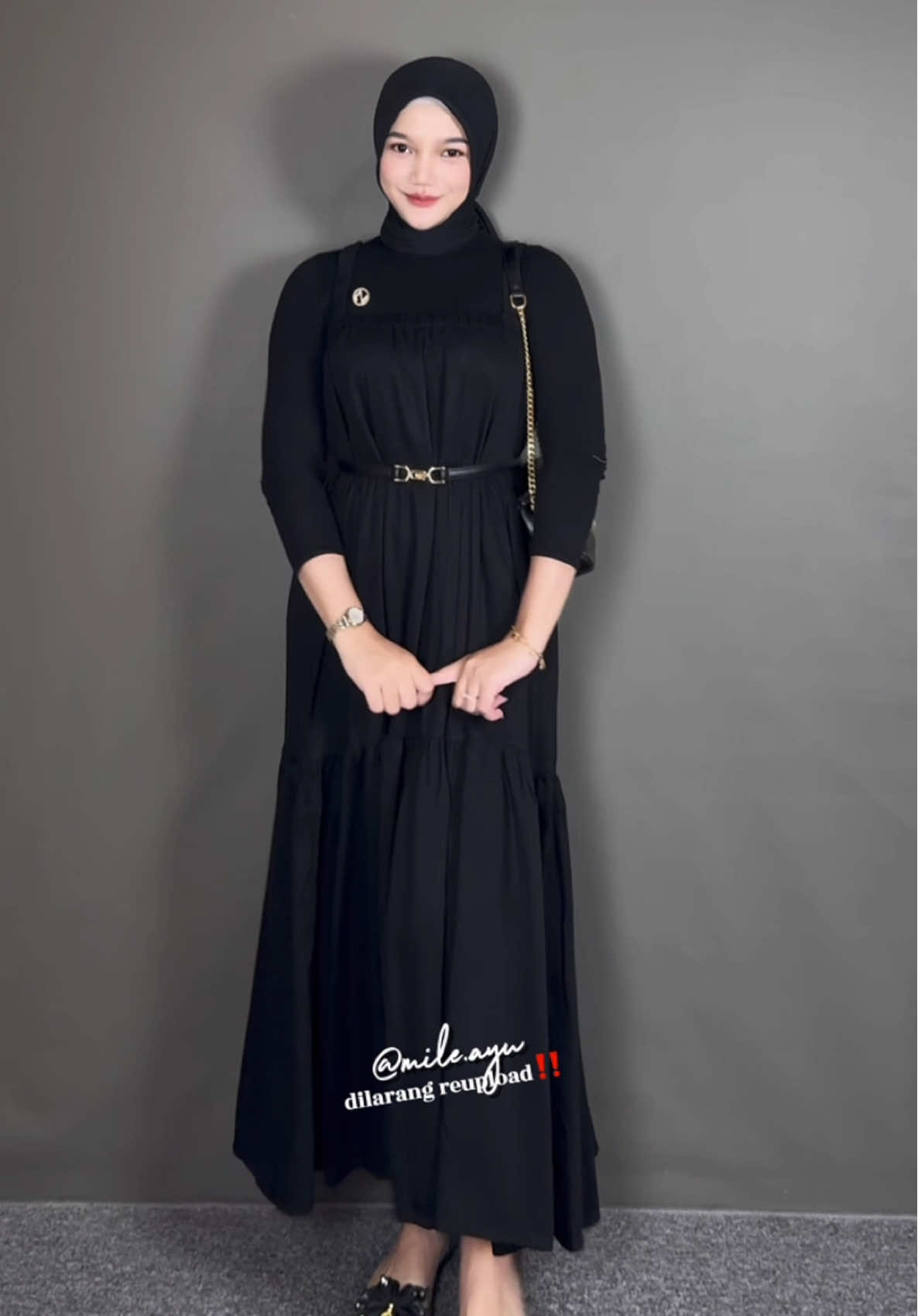 aku kasi rekomendasi jumpsuit lucu banget. gemesss auto good looking ini mah😍🫵🏻 . . . . . . . . . . #jumpsuit #OOTD #ootdhijab #outfitinspo #outfitinspiration #ootdinspiration 