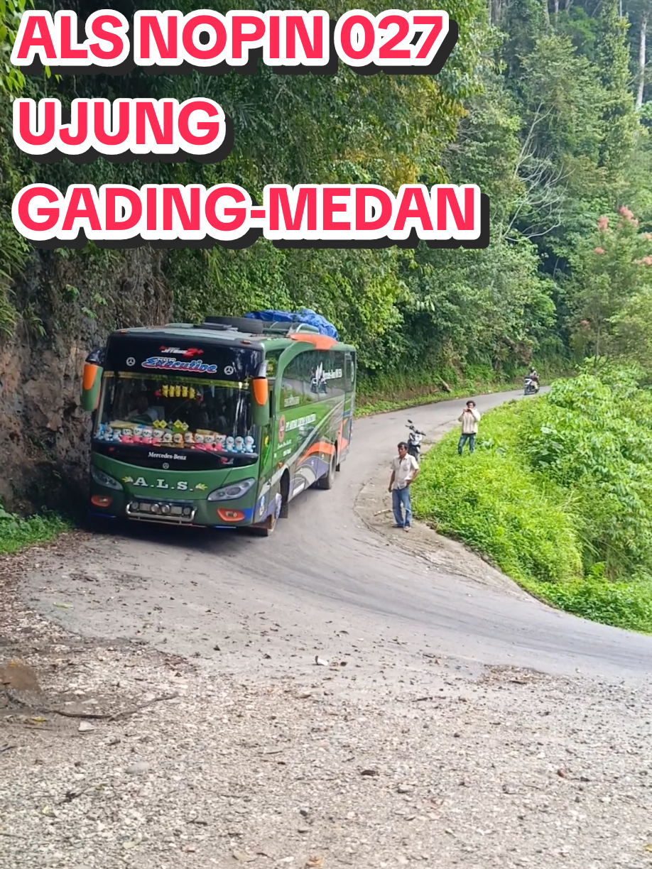 ALS NOPIN 027 melewati jalur kelok patah, kuburan duo rimbo panti hari ini kamis 6 februari 2025 semoga selamat sampai tujuan... amin #2kotonet  #cubadak  #cctvcamera  #pesonaindonesia  #busmania  #antarlintassumatera 