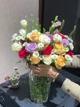 Những bông hoa xinh đẹp, là món quà tuyệt vời ❤️💐 #chill #camhoa #thichcamhoatainha #lohoadep #hoahong #camhoadongian #nhungkhoanhkhacdongian 