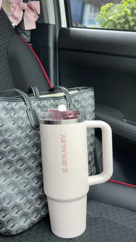 Unboxing my Stanley Quencher Protour tumbler in Rose Quartz🌸💖 @Stanley Brand @Stanley Indonesia #unboxing #fyp #fyppppppppppppppppppppppp #stanley #stanleytumbler #quencher #protour #pink #rose #rosequartz 
