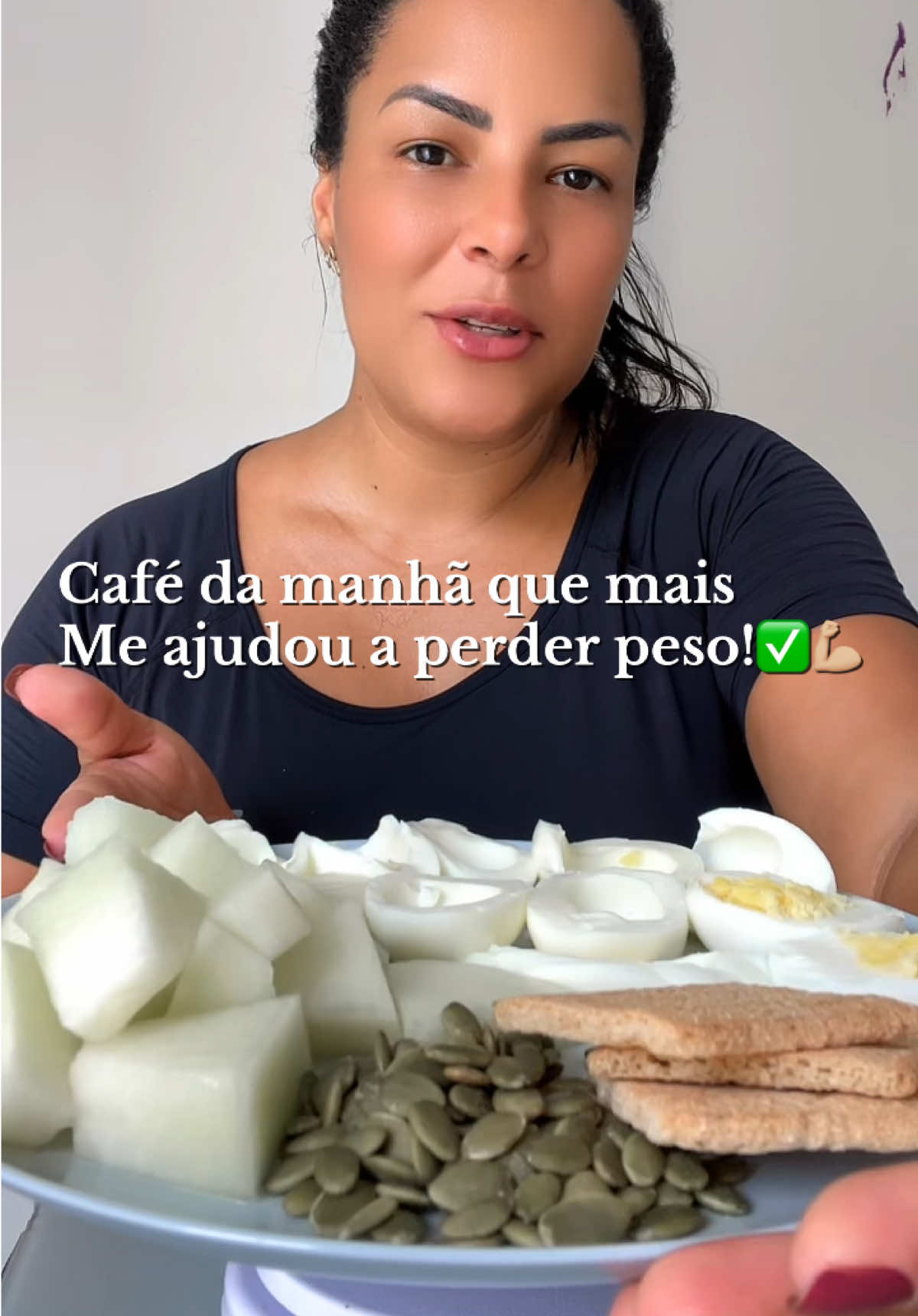 Esse café da manhã foi o que mais me ajudou a perder peso! E para mim a rega não muda, tenho sempre o prato cheio , não gosto de passar fome, porém não gosto de industrializados, nem refinados. Sempre dou  preferência aos alimentos naturais, vindo na natureza e de baixa calorias . #dieta #regine #emagrecer #cafedamanhasaudavel #dietafit #deficitcalorico #perderpeso #alimentacaosaudavel 