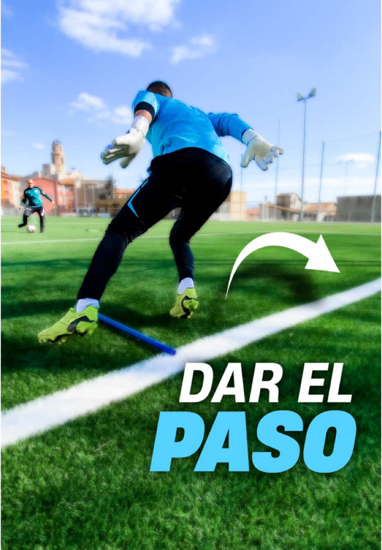 Te enseñamos a como PARAR BALONES AJUSTADOS AL PALO ✅ Tan solo aplica el PASO LATERAL 🧤 #porterosdefutbol #entrenamientodeporteros #futbol