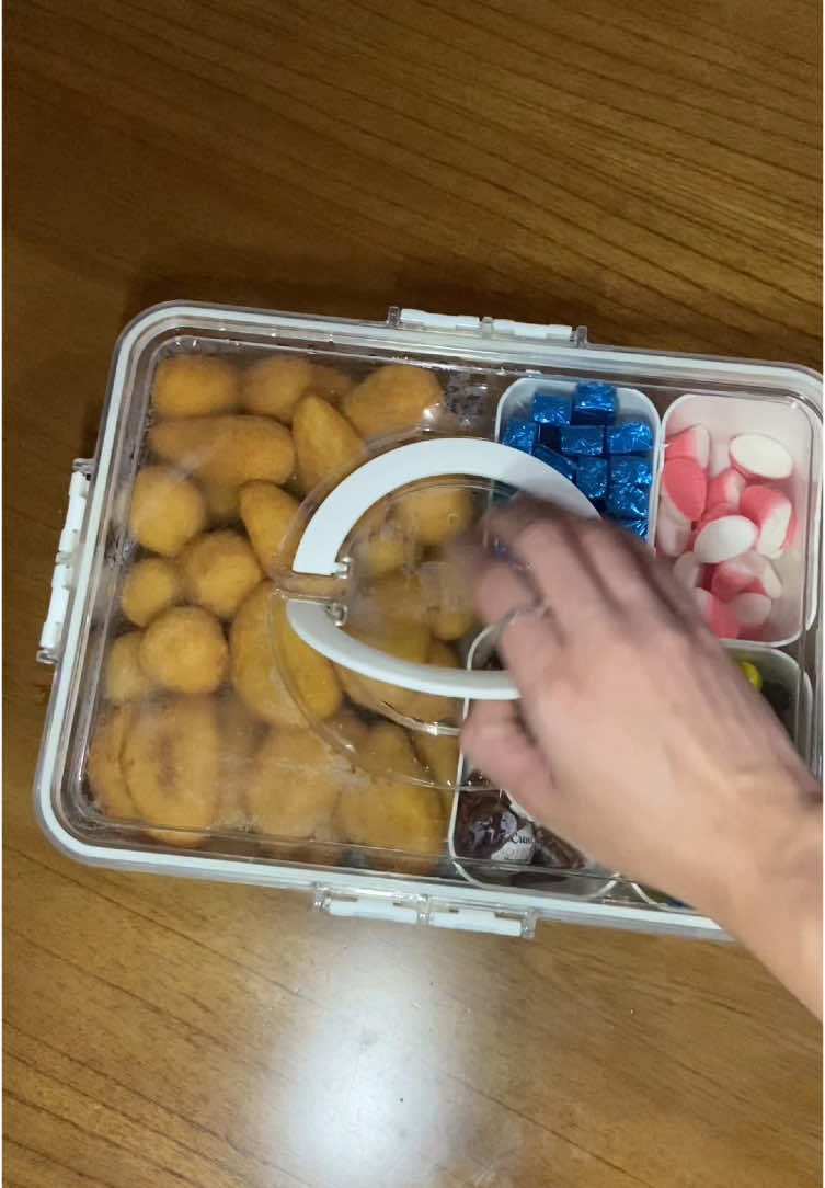 Invistam em uma caixinha organizadora para levar seu lanchinho para o cinema! Além de ser super gostoso vc economiza 🥰 #snackbox #snacks #snackideas #candy #snackbreak