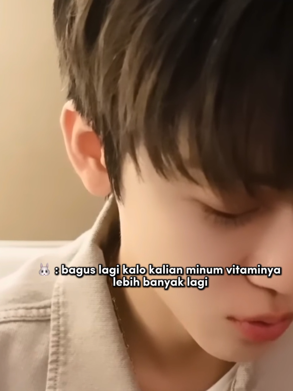 doi seperhatian itu ya dari dulu dia sllu ngingetin buat makan, jaga kesehatan dan selalu minum vitamin doi bahkan tau vitamin cewe apa aja. proud of you na meskipun cita² kamu pengen jadi dokter ga terwujud tapi skrng bisa jadi dokter nya sijeuni sehat selalu naa bnr2 terharu bgt punya bias sehebat dia se gentle dia 🥹💟 #jaemin 