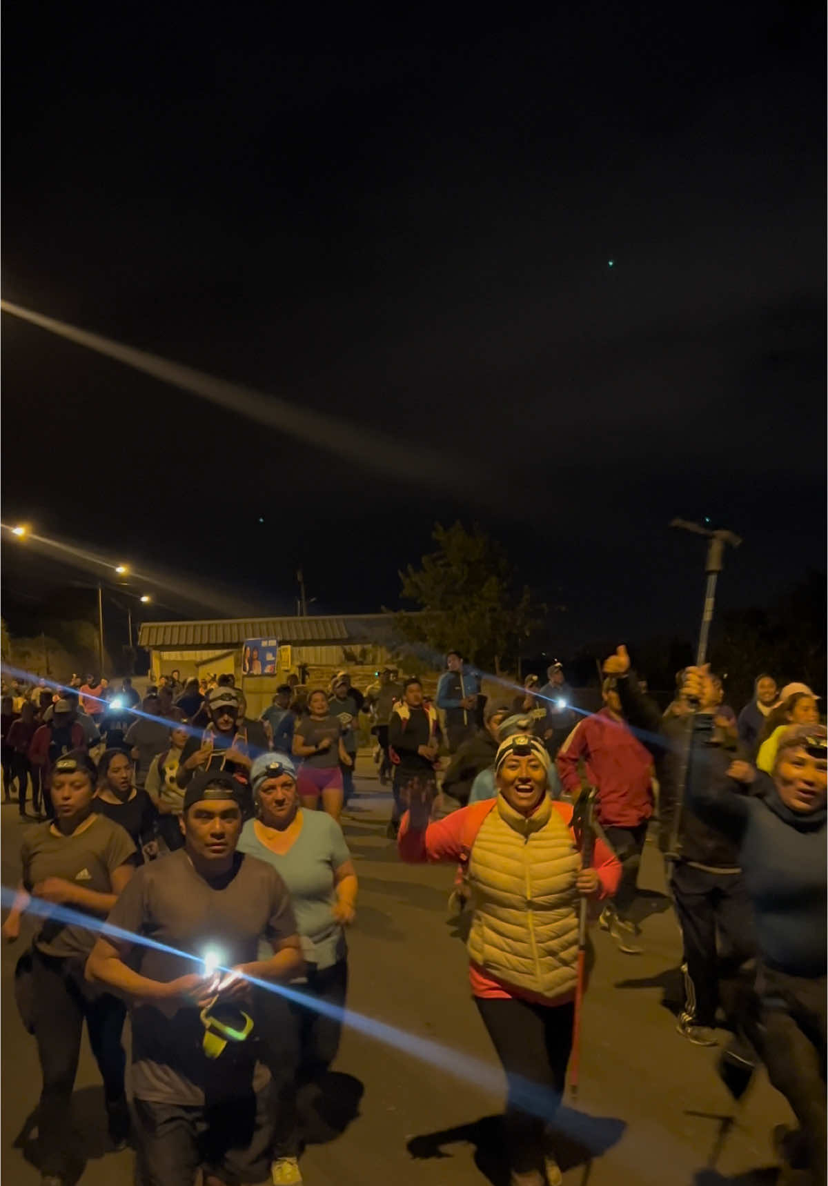 Te invitamos a correr todos los miércoles en la noche con nuestro equipo. ENTRENAMIENTO GRATUITO.  #trailrunning #trail #happytrails #run #Running #runningriobamba #riobamba #chimborazo #chambo #guano #penipe #gratuito #riobambagratis #riobambadeporte #deportesenriobamba #corriendo #correr #correresvida #creadordecontenido #riobambatrailrunner #comunidad #deportesdeaventura #runningnocturno #invitacion #salud #deporteysalud #deporteecuador #deportechimborazo #ecuador #quitorunning #quitotrailrunner 