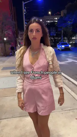 J’ai pris 10:00 d’avion, je me tape un décalage horaire pour finalement vous revoir oh secoue