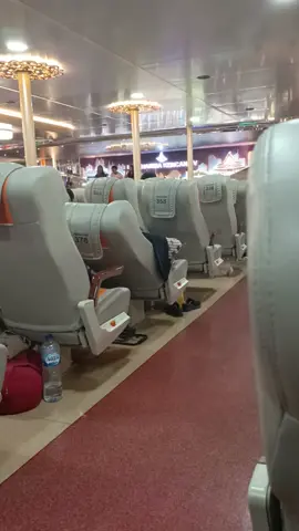 ruang ekonomi duduk KM Dharma Kencana V