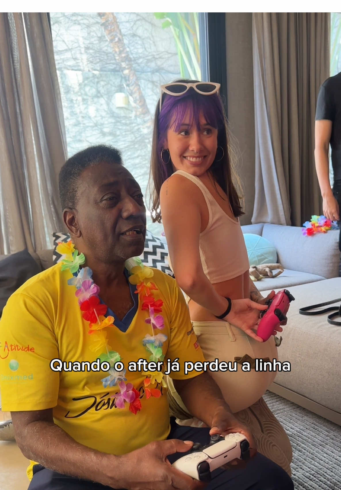 jogando crash com o Pelé na casa da Gkay
