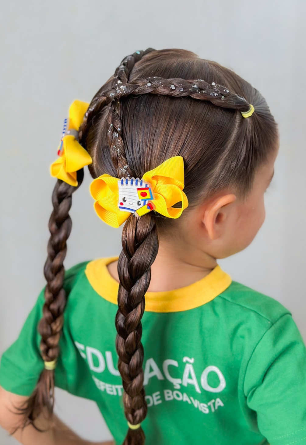 Penteado infantil para ir á escola 🎀  Gostaram ? . . . . . #penteadoinfantil #penteadosfaceis #peinados #penteadovoltaasaulas #voltaasaulas #maedemenina #vaiprofy #penteados 