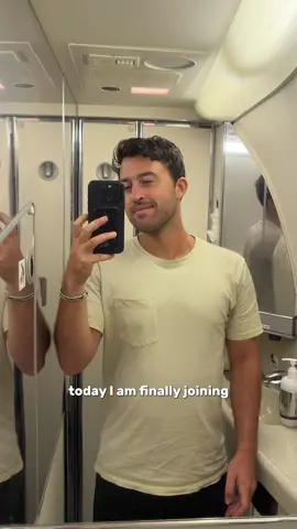 After all these years of people talking about joining the mile high club, I’m happy to say I’m finally in it 🤝