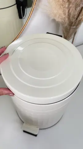 Minha lixeira retro da Shopee! 🗑️  Que comprei pro meu enxoval de casa nova!   #shopeehaul #shopeecheck #shopee #enxovaldecasanova #shopeefinds #shopee_id #comprasnashopee #achadosshopee #achadosshopee #achadosdashopee 