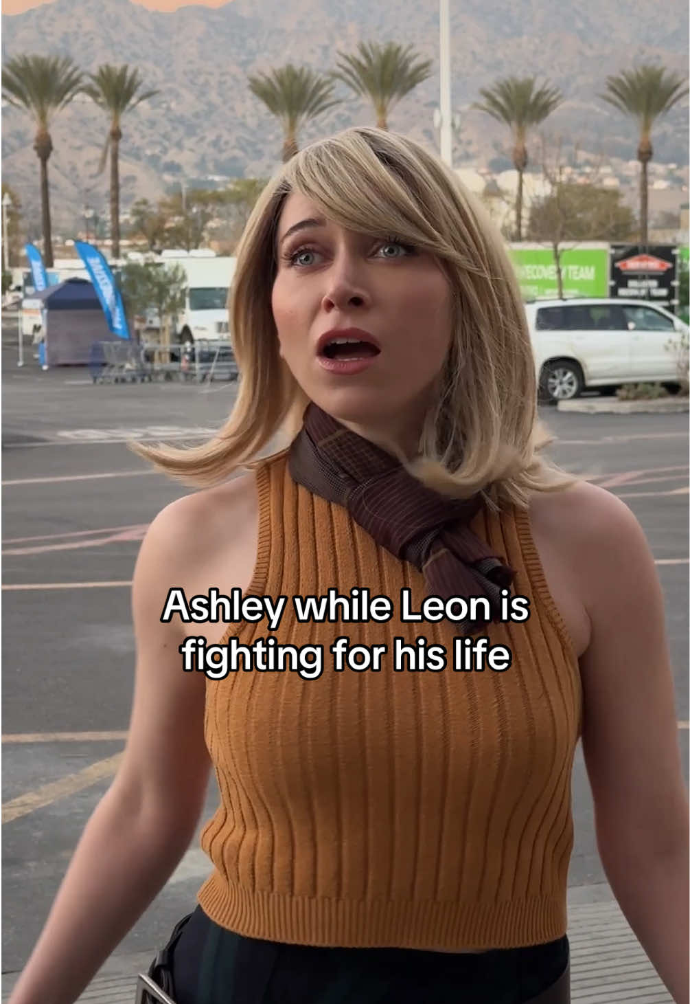 Leon! Help!! #residentevil4 #re4remake #gaming #leonkennedy #ashleygraham #cosplay 
