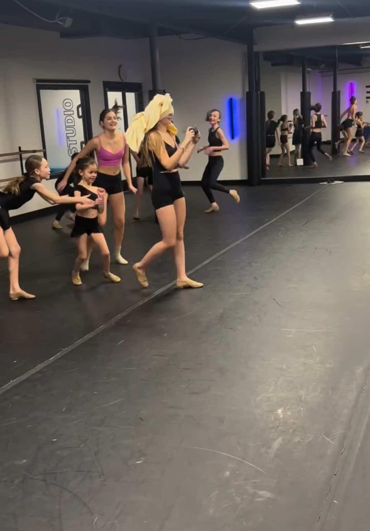 Dance team bonding idea! 🫶