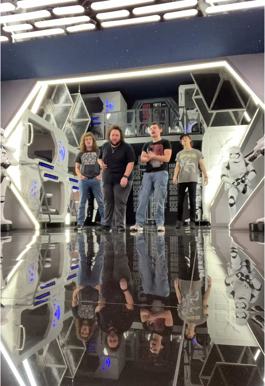 This background is everything.. 🔥💫 #foryoupage #fyp #viralvideo #harmony #singing #sing #vocals #newsong #song #trending 