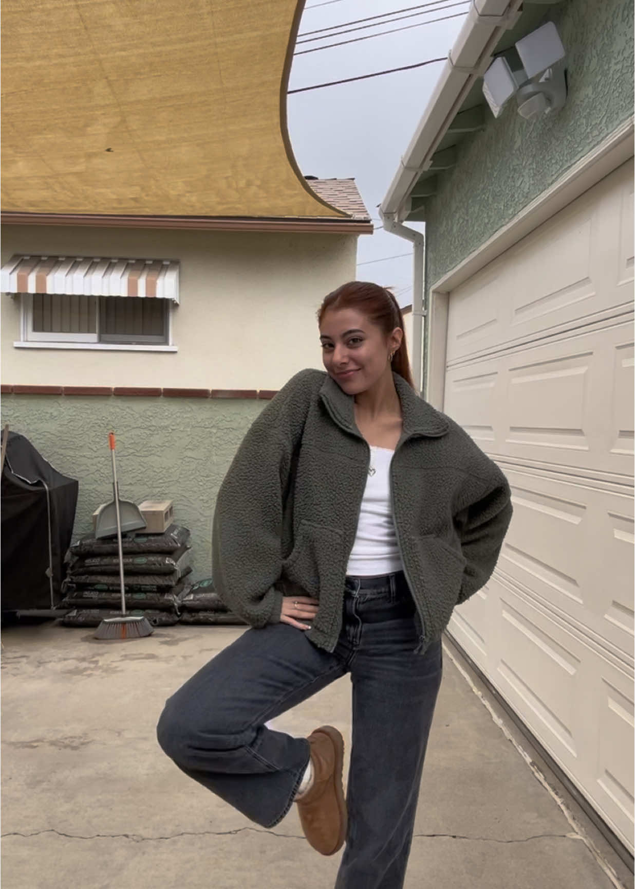 Dressing cute and comfy to get me through all the work I have 🤎🧸 #cutefits #OOTD #schoollife #fyp #collegestudent 