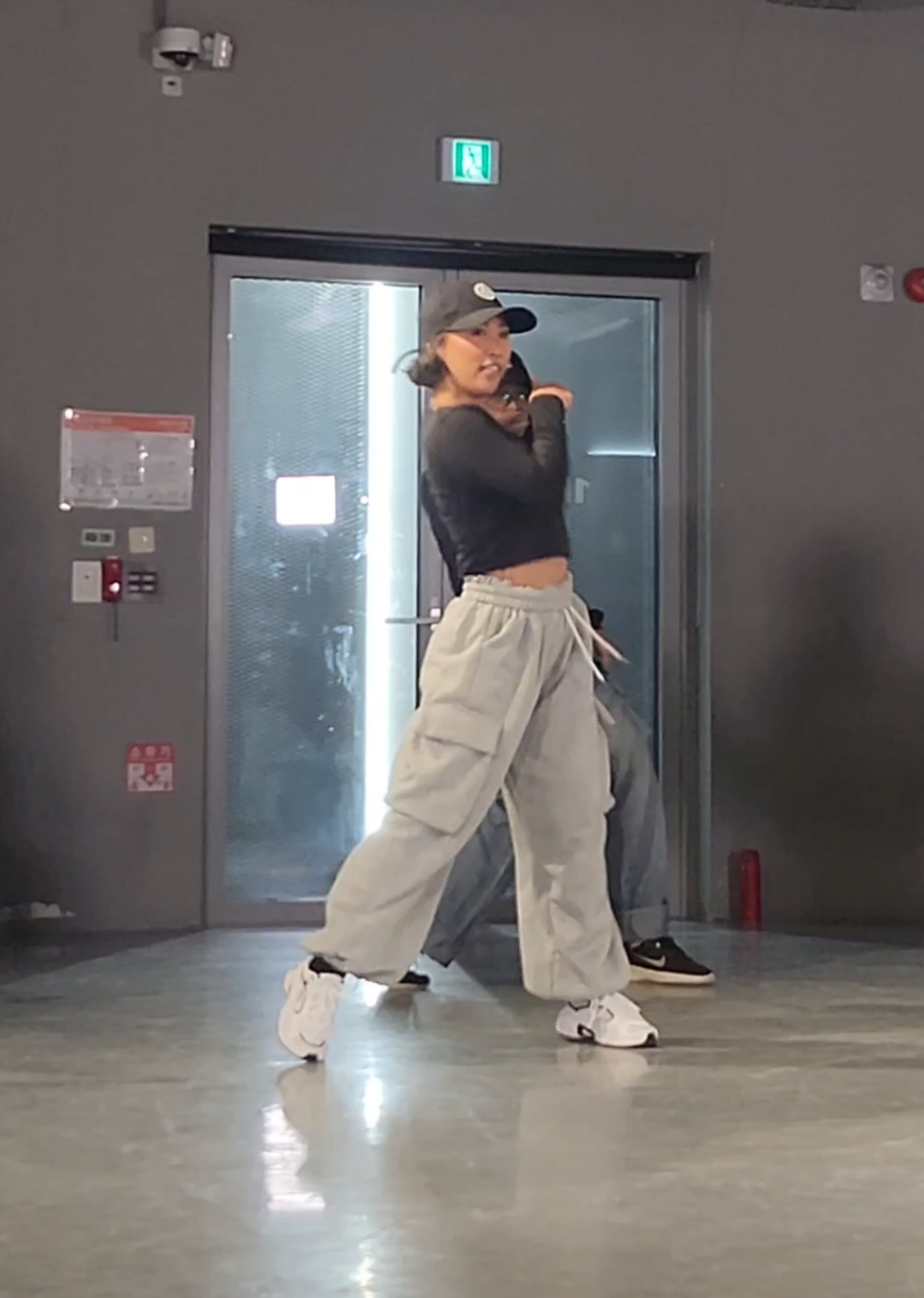 I took a class...at 1Million??? HELLO?! Learning from #Crowe was such a great experience 😩👏🏼 @1MILLION #dance #danceclass #1milliondancestudio 