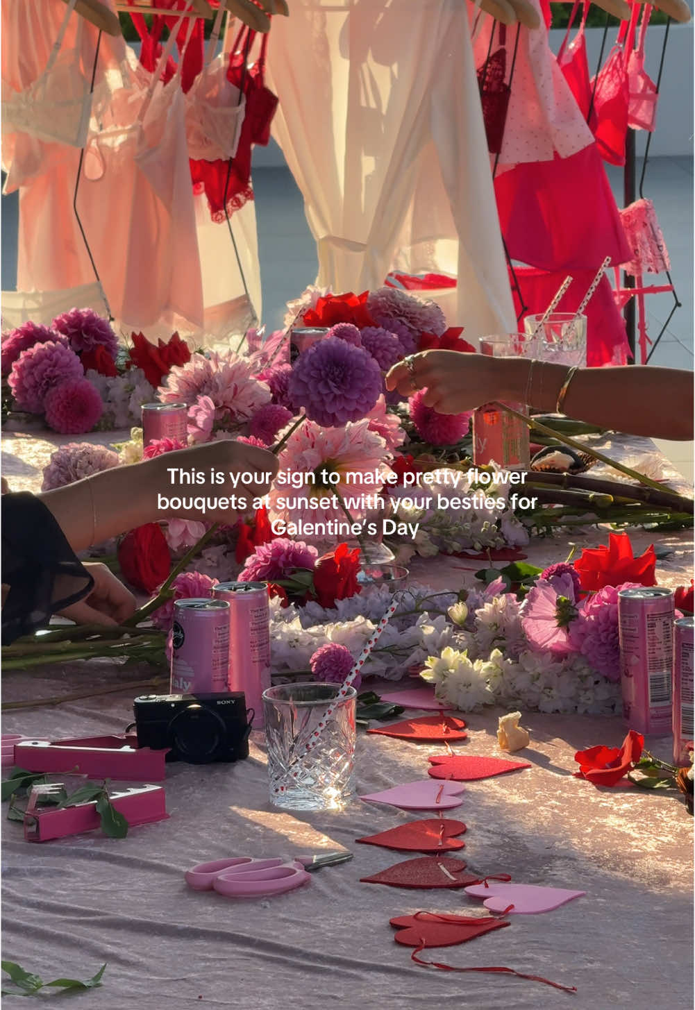 Take this is as your sign girls 🫡💘💐❣️✨ #katthelabel #vday #galentine #galentinesday #galentinesparty #flowerbouquet #bouquettutorial #bouquet #valentine #ValentinesDay #besties #Love 