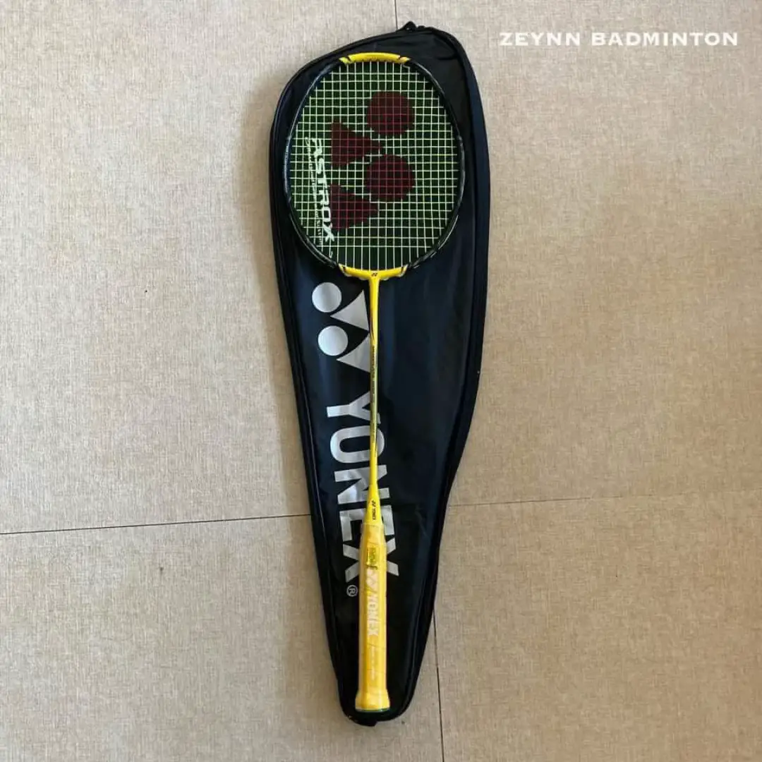 Onhand‼️ Yonex Nanoflare 1000z ( Premium Copy ) Package :  - Racket - Yonex Astrox Bag - Hand Grip - Stock String ( Strung ) What You See Is What You Get!! Price : ₱1550 Location : Las Piñas Mode Of Payment - Cash On Delivery ( Metro Manila ) - Gcash / Maya - Bank Transfer ( BPI / LandBank ) We Are Open For Pick Up & Delivery Message Us For More Info!! Specs :  Weight: 4u ( 80g - 84g ) Grip Size : G5 Balance : Head Light Flex : Stiff Material : Graphite String : No Brand Recommend Tension : Up to 28lbs Max Tension : 30lbs Current Tension : 28lbs #badmintonphilippines #badmintonplayers #yonex #badmintonracket #yonexbadminton #yonexnanoflare1000z #zeynnbadminton 