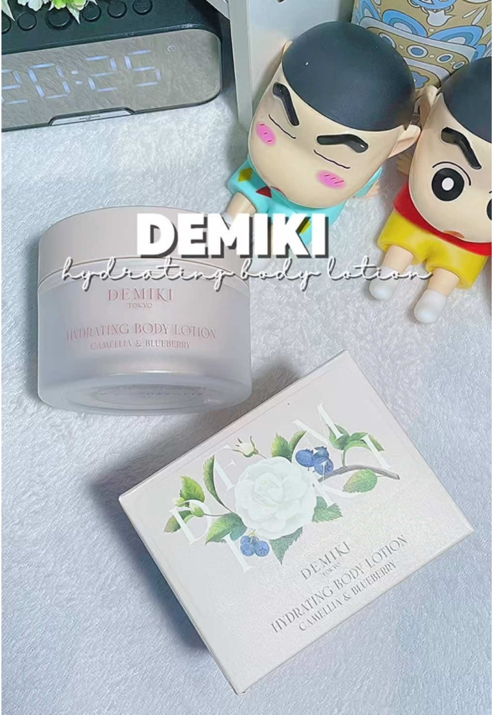bestnya pakai lotion mcm ni tak melekit pun. Bau pun melekat lama dekat badan. Luvvv💗 If korang tengah mencari lotion untuk melembabkan kulit, boleh go for this body lotion.  #demiki #demikihydratingbodylotion #hydratinglotion #lotion #lotionhydrating #demikilotion