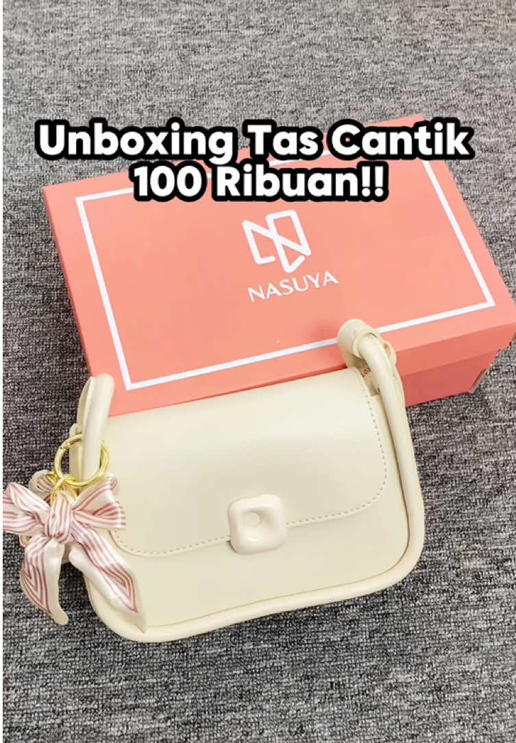 Cantik banget warnanya! #tas #tascantik #tasselempang #taswanita #taswanitamurah #slingbag #shoulderbag #OOTD #outfit 