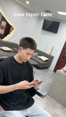 Kiểu tóc crop khung low taper fade ae tham khảo #xuhuong #theweezhairstudio #tocnamdep #crop #lowtaperfade 