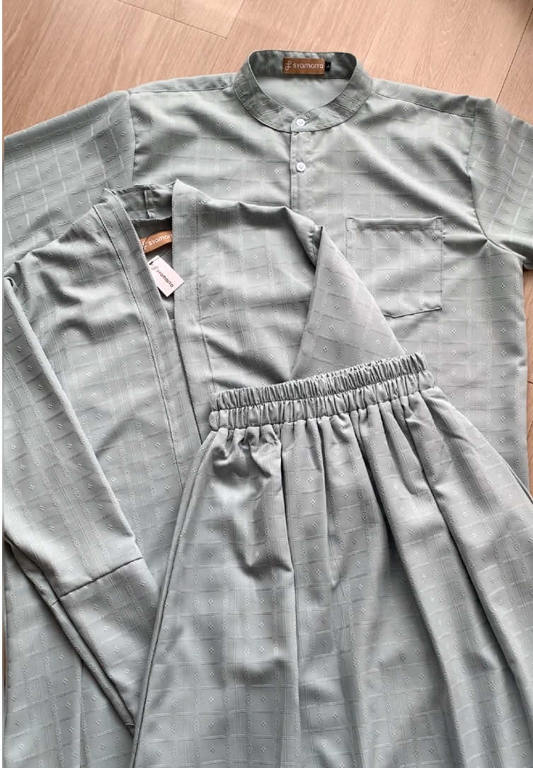 Couple suami ready yaa✨🫶🏻 #fypp #fypシ #couple #foryou #tunikouter #fitcheck #outfitcheck #ootdinspo #fyppppppppppppppppppppppp #lebaran #hariraya 