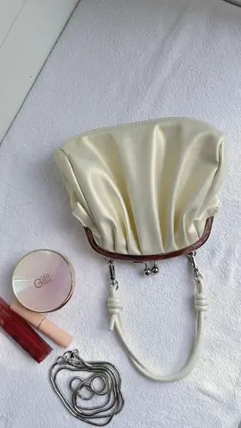 Túi xách đi tiệc sang trọng 🌹🌷#thoitrangnu #tuiditiec #tuicamtay #tuinu #tuideocheo #tuixach #tuitieuthu #tuixachnu #tuixachquangchau #review #xuhuong 