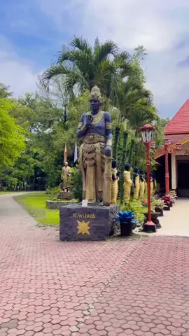 Patung budha tidur ini di jawatimur lho  #patungbudhatidur #mojokerto #wisatamojokerto #exploremojokerto #mojokerto24jam #mojokertotiktok #mojokertojalanjalan #mojokertokeren #fyppppppppppppppppppppppp 