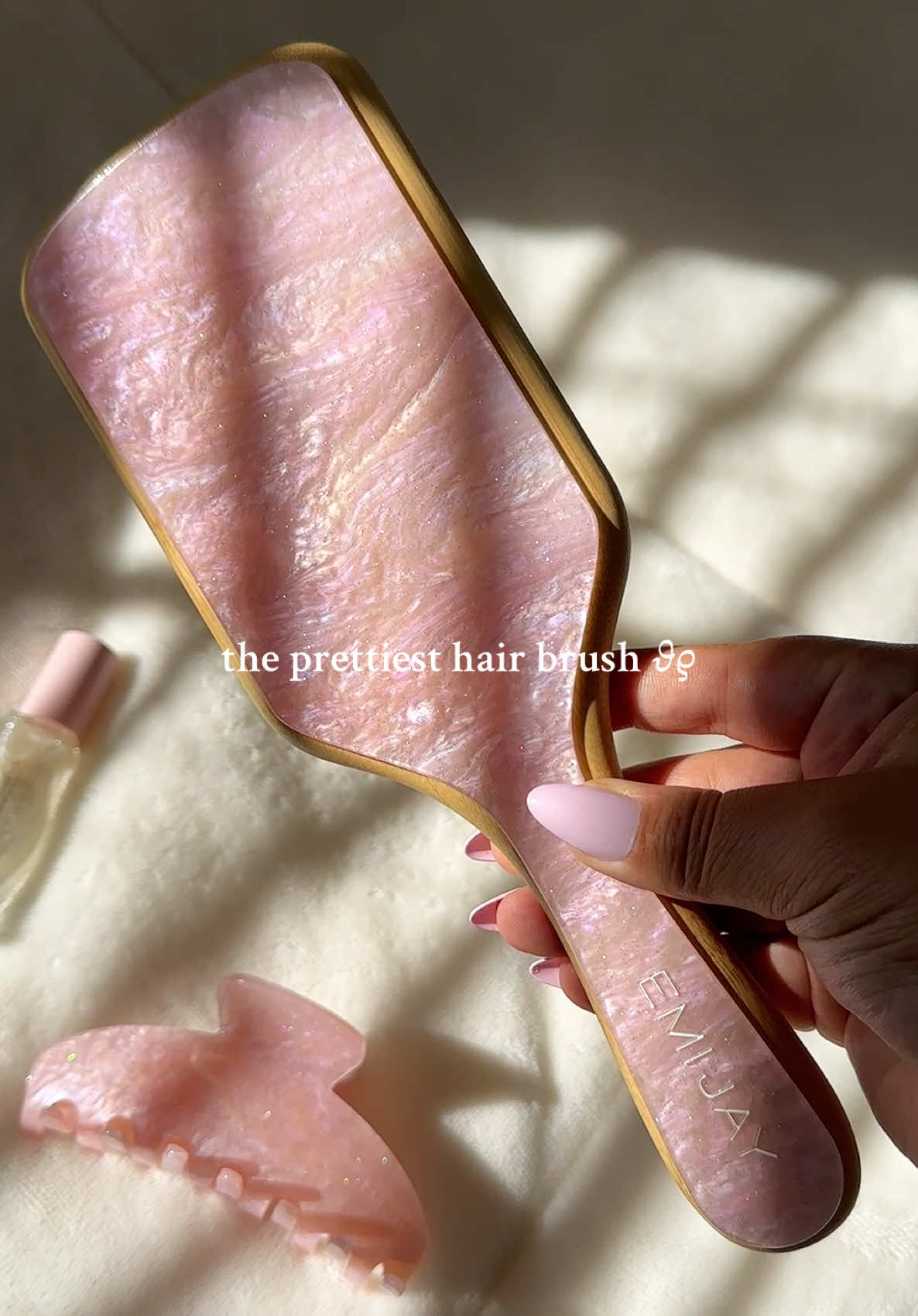 literally the prettiest hair brush to ever exist ✨💖 @Emi Jay #emijay #emijayclawclip #hairbrush #bamboobrush #pinklover #foryoupage #fypシ゚viral 