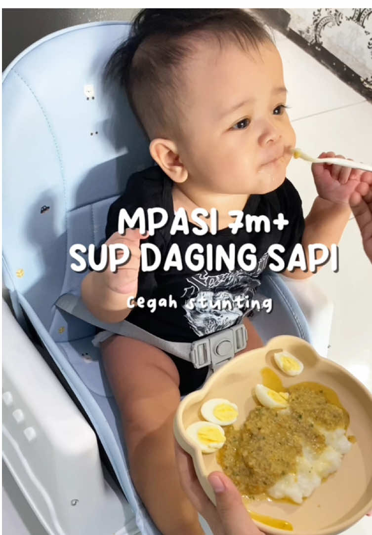 Ide menu mpasi mulai 7 bulan “Sup daging sapi” Daging sapi merupakan sumber protein hewani yang baik untuk MPASI karena mengandung zat besi, zinc, dan vitamin B. Daging sapi dapat membantu tumbuh kembang bayi, meningkatkan kekebalan tubuh, dan menurunkan risiko anemia, mencegah stunting Protein hewani yang terkandung dalam daging sapi dapat membantu mencegah stunting.  Jangan lupa di recook ya mama 🤗 #mpasi #mpasihomemade #dagingsapi #mpasi7bulan 