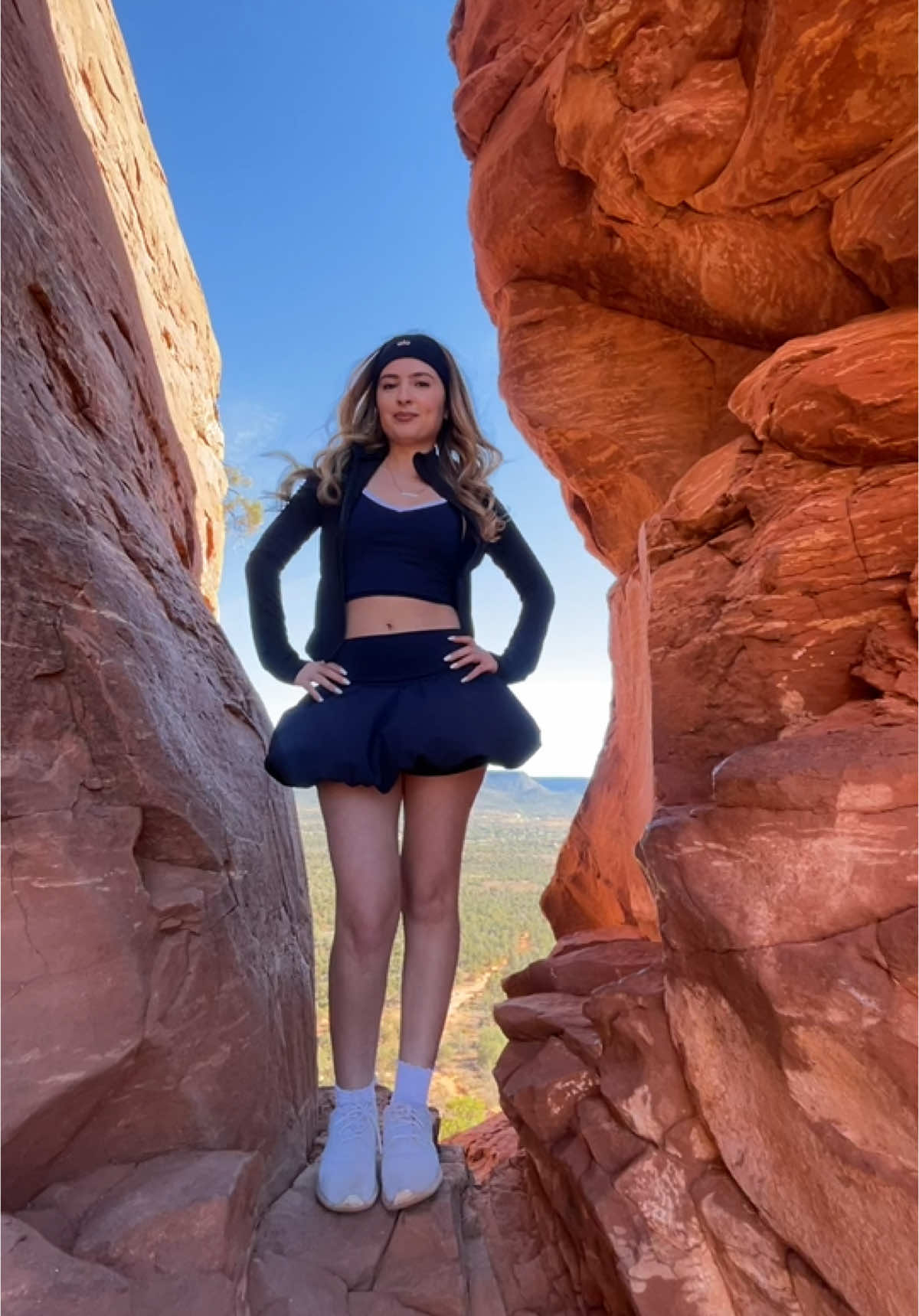 Missing Sedona🥹🏜️ #sedona #arizona #az #bellrock #bellrocksedona #falditaalo #OOTD #hikingoutfit #sedonarizona #sedonaootd #sedonarizona #fyp #parati 
