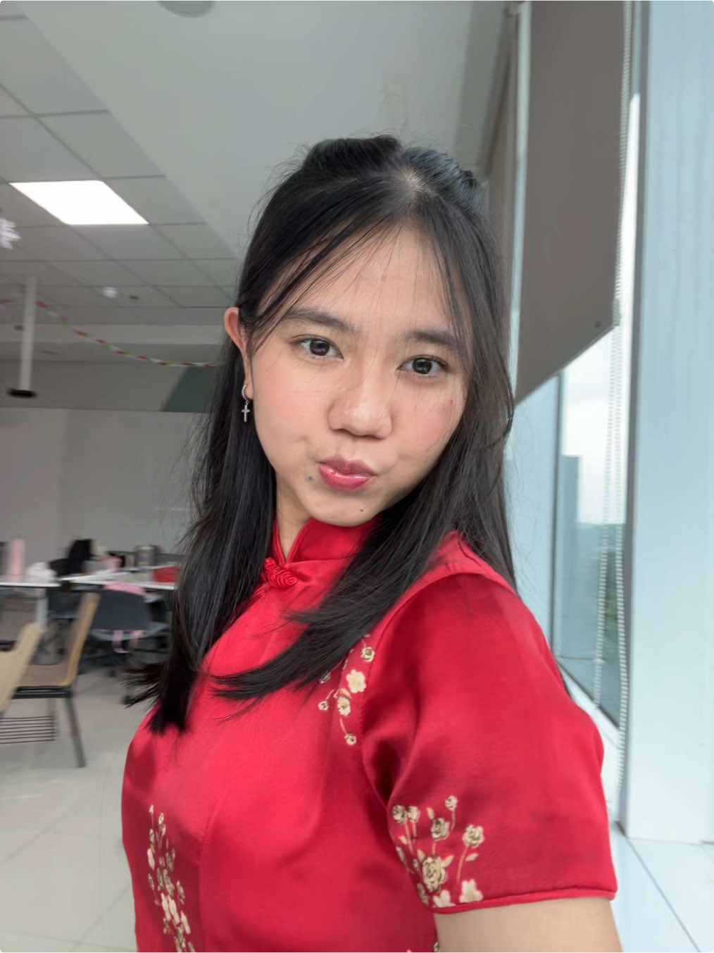 rambutnya berantakan 😿