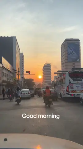 Try and always wake up early. Beat traffic, start your day fresh and enjoy your day. #ontheroadug #kampala #kampalaroad 