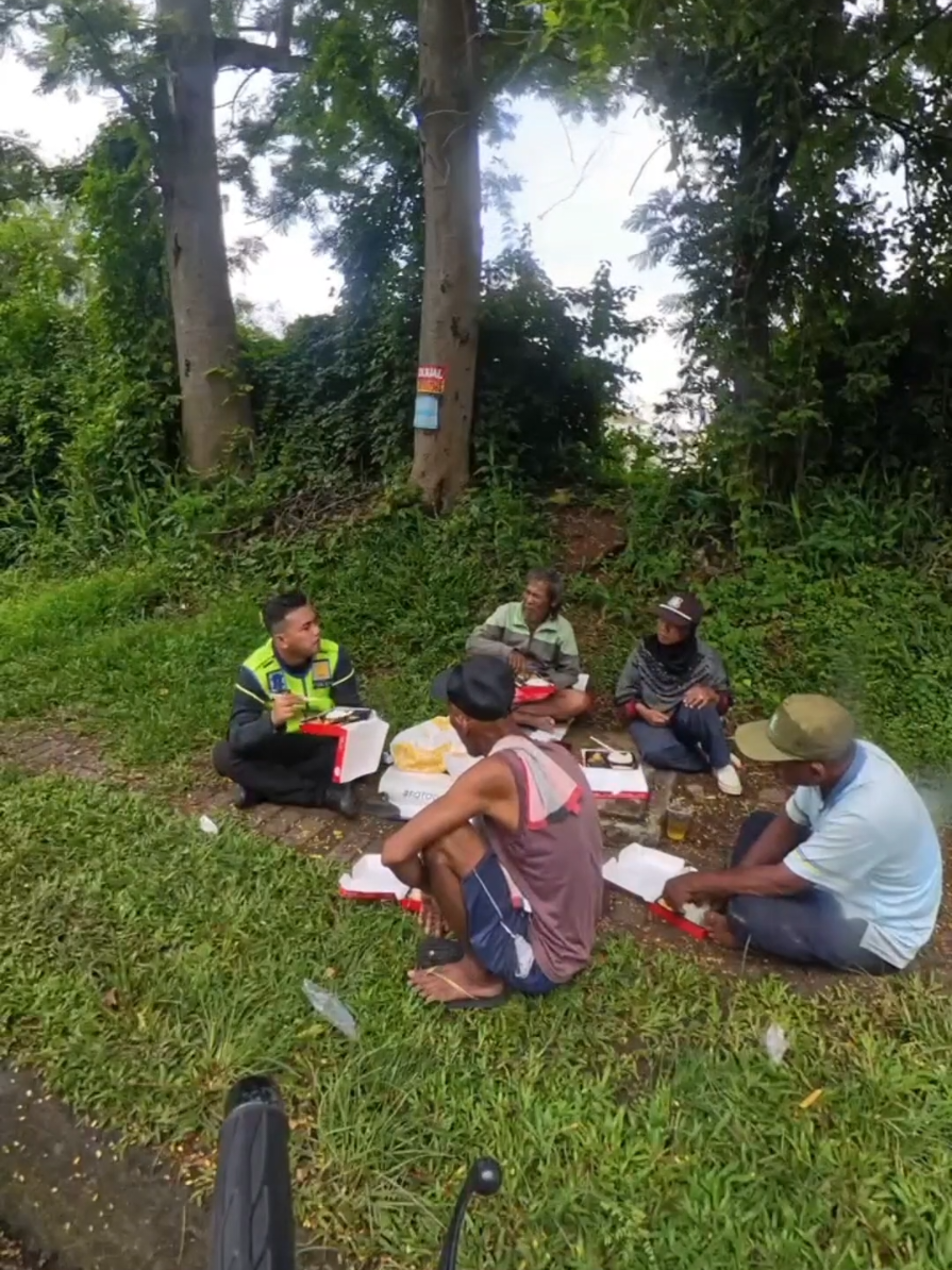 bersyukur untuk sesuatu yg telah di miliki dan bersabar untuk sesuatu yg masih di ingini.