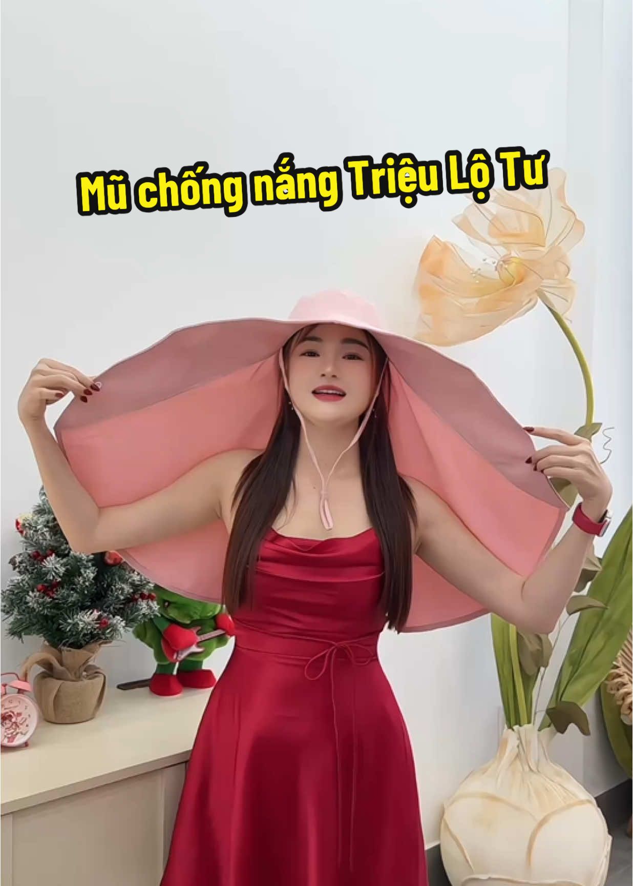Mũ chống nắng Triệu Lộ Tư hay đội ,lụa mát lạnh .Che nắng chống nắng cho vai và cổ. #muchongnang #muchongnangtiauv #muchongnanghottrend #muchongnangvanhrong #ngandali #hangdumuc #hdmentertainment 