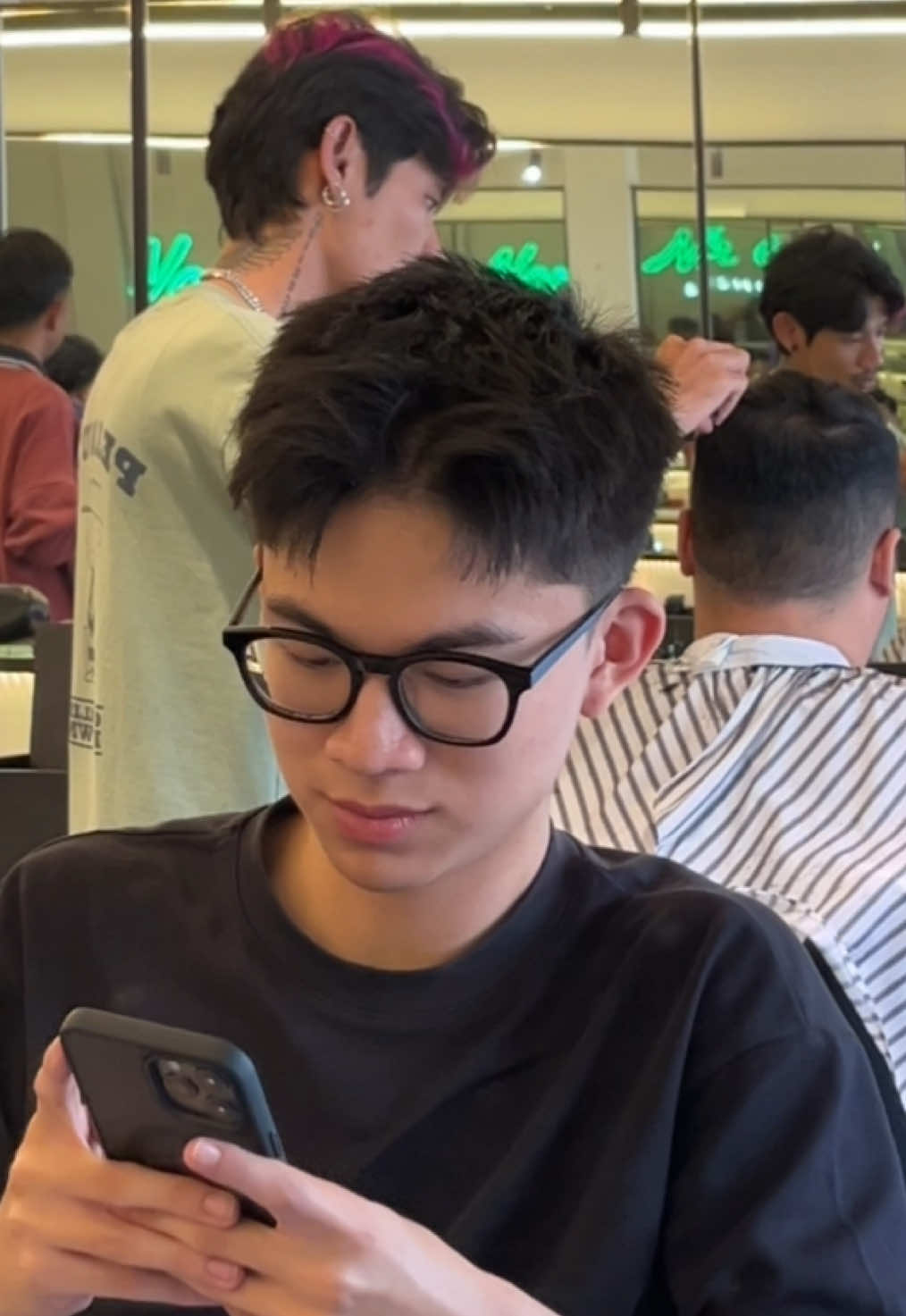 Ini si emng orngnya yg udah mirip.  Name Haircut - Ivy League. #fypage #barbershopkelapagading #barberjakarta #barbershopjakarta #barbershopjakartautara #barbershopjakartaselatan #barbershopjakartatimur #barbershopjakartapusat #barbershopjakartabarat #barbershopindonesia #koreanhairstyle #ivyleague 