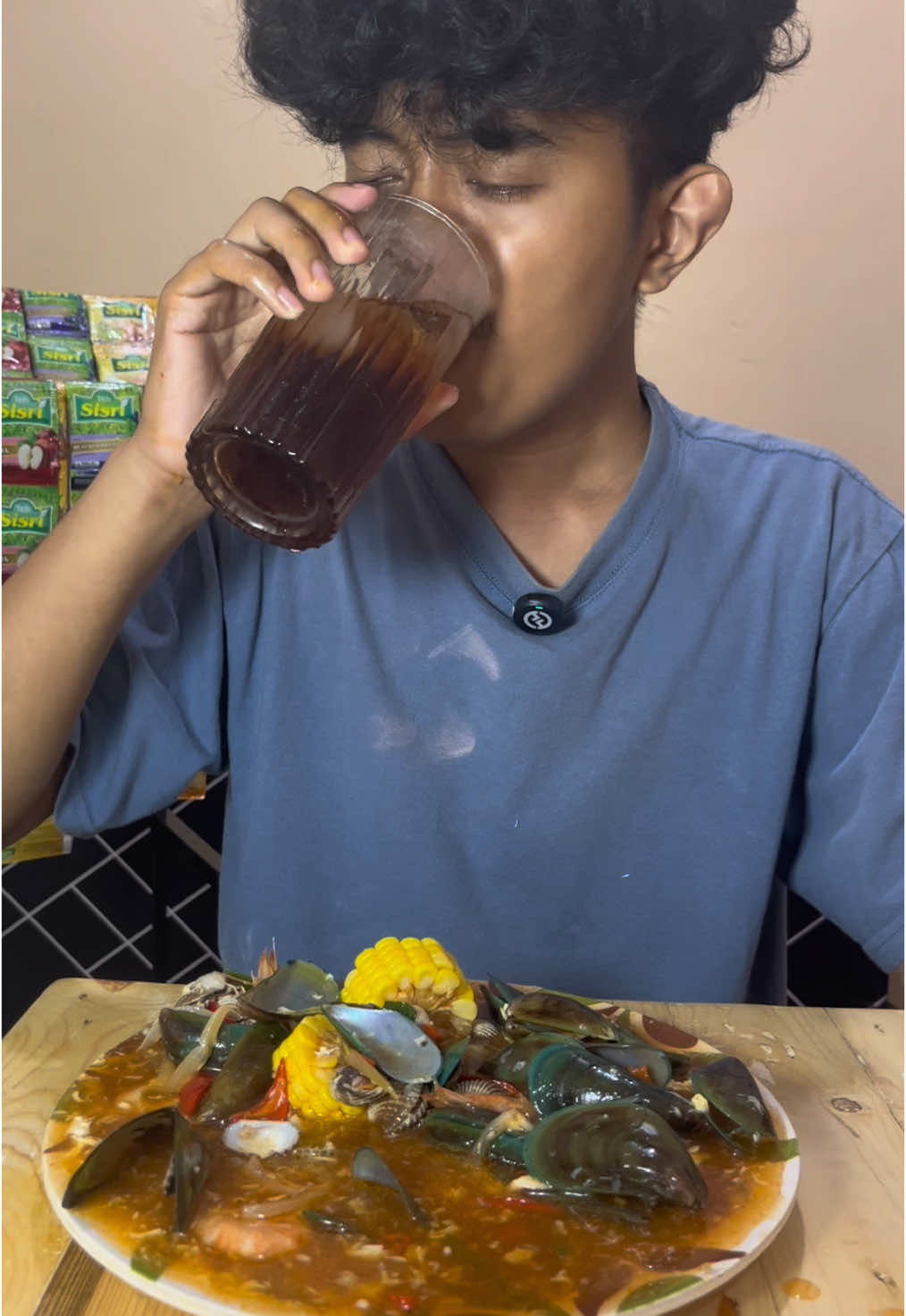 Kata tetangga aku jualan es cekek🗿 #makanking #mukbang #TehSisri @Teh Sisri Official 