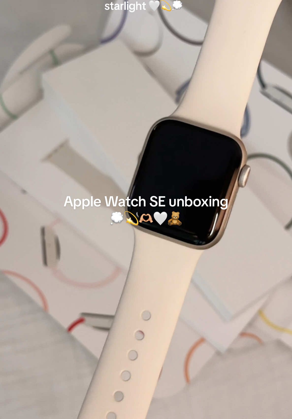 Apple Watch SE 40mm to add to my starlight collection 💫💭🍦 #applewatch #apple #techtok #technology 
