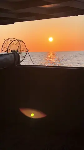 Lúc mới yêu dáng vẻ ai cũng chân thành, hình như ai rồi cũng vậy khi đã có đc thứ họ muốn họ sẽ không còn trân trọng nữa..