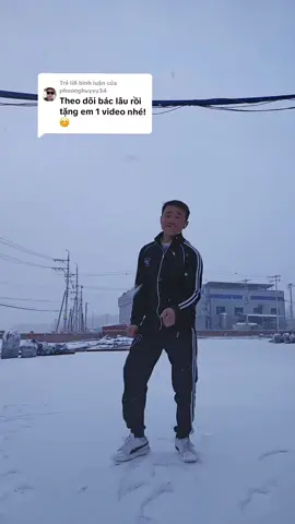 Trả lời @phuonghuyvu34 chẳng biết mai này sẽ ra sao, còn bây giờ thì... kệ (ʘᴗʘ✿)- chúc bạn luôn có nhiều niềm vui và hạnh phúc!