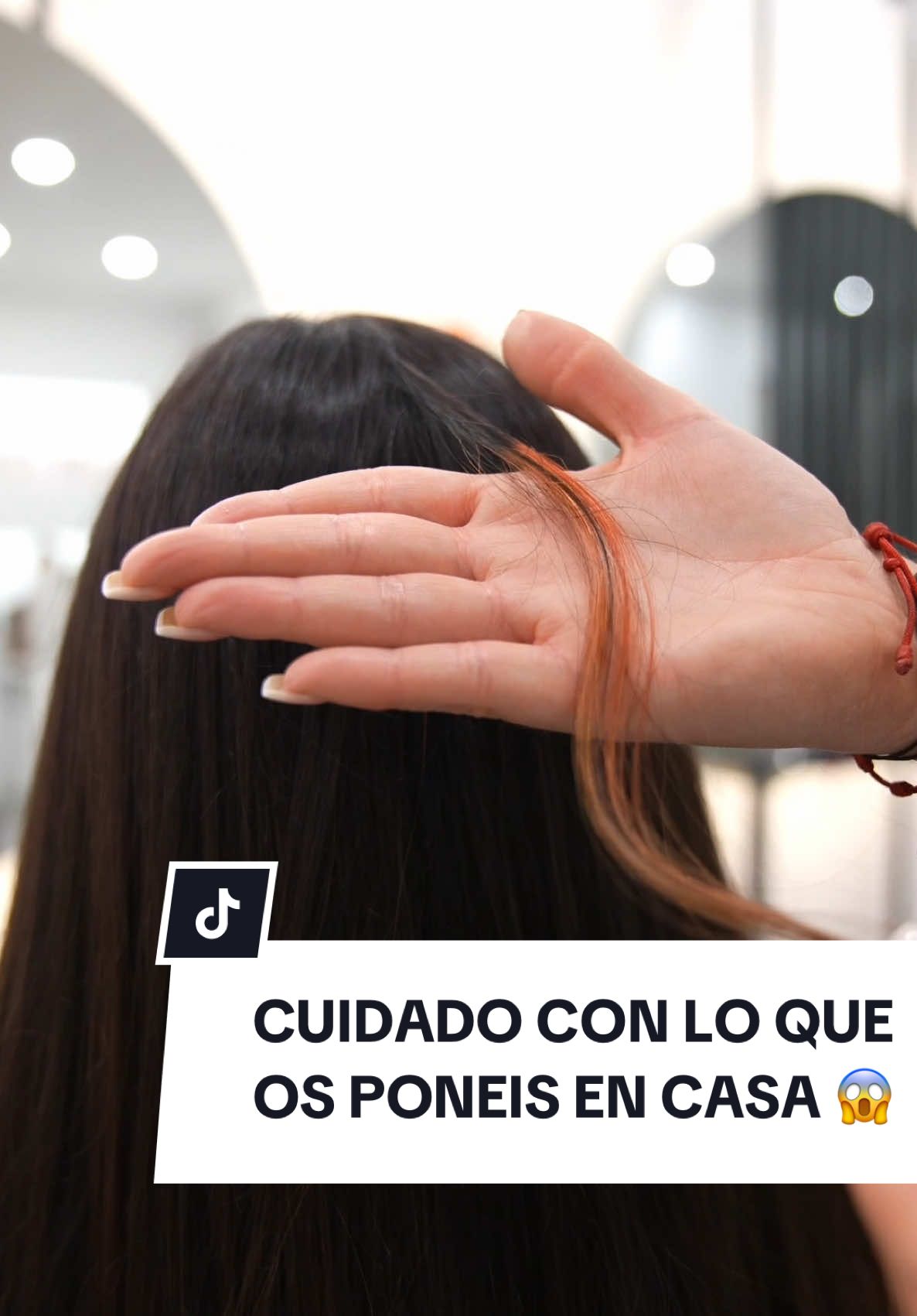 Por estas cosas decimos que no siempre todo lo que quiere el cliente es posible ‼️‼️ mucho cuidado con lo que os ponéis en el pelo en casa.. 😱 #balayage #blondehair #pelorojo #mechas #mechasbalayage #peluqueria #peluquero #peluqueros #balayagebarcelona #peluqueriaespaña #peloqemado #peloroto 
