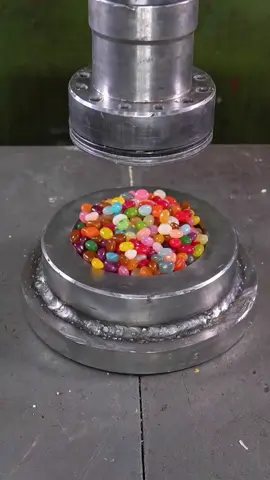 multiple candy bars and hydraulic presses #asmr #hydraulicpress #🇺🇸 #2025 #fypシ゚viral #satisfyingvideo #donaltrump #asmrvideo #happynewyear #fyppppppppppppppppppppppp #losangeles #california #newyork #capcut #candy 