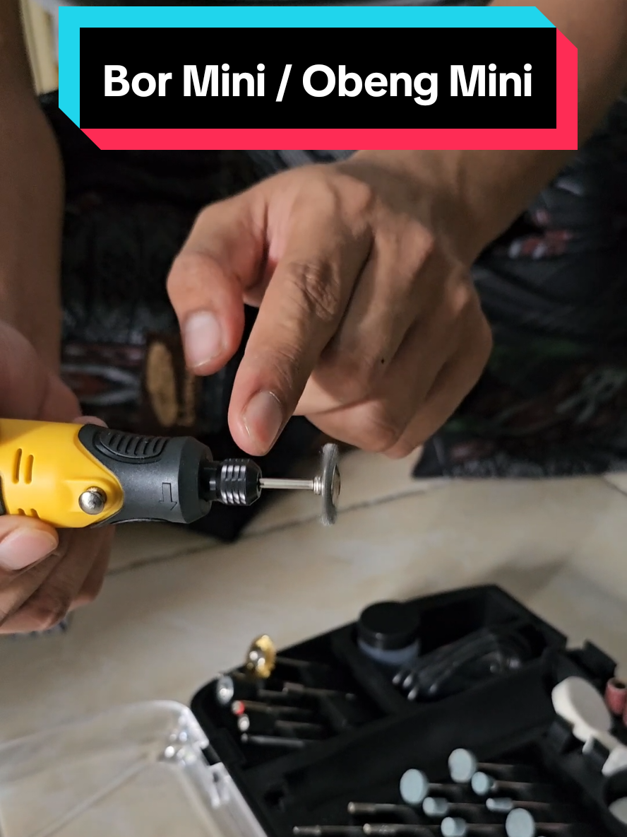 Bor mini / Obeng mini yang menggunakan baterai.  sangat mudah digunakan. #bormini #borportable 