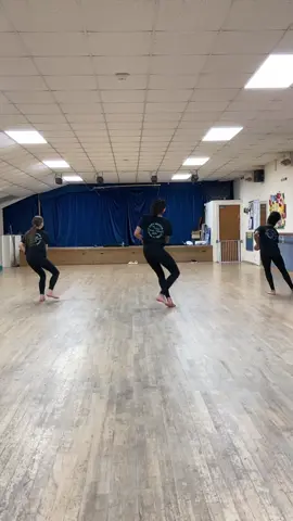 Our dancers training hard for upcoming exams and dance festivals 💪🏼 #fyp #Dance #perform #thearts #dancefamily #workhard_nevergiveup #mariaandersonschoolofdance #sponsoredbyGibsonHoney #Fun #ISTD 