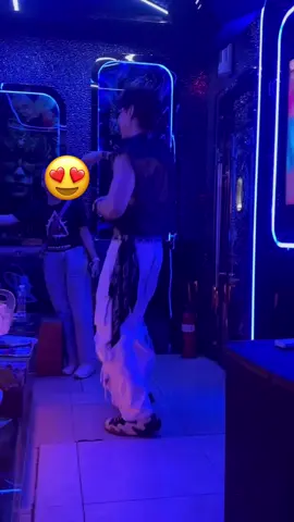 Chị em có thấy lối ra ở đâu không nhỉ ? 🤔  #playboy #viral #xuhuong #karaoke #karaokektv #hottrend #tphcm #quan10 #karaokefyou #karaokektvnam #karaokeplayboy #giaitri #trending 