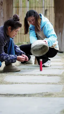 I just want to know how powerful this firecracker is.我只想知道这个炮威力有多大#搞笑视频 #funny 